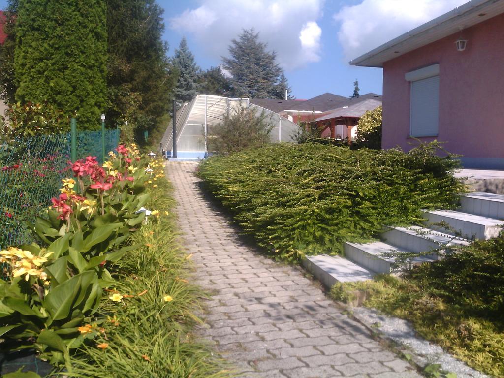 Feszek Apartmanhaz Vonyarcvashegy Exterior photo