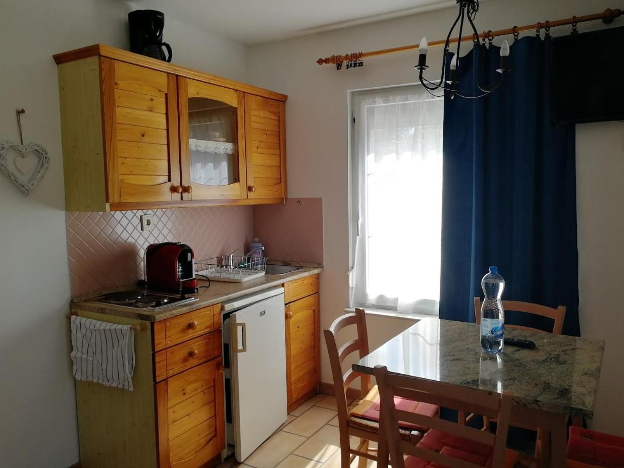 Feszek Apartmanhaz Vonyarcvashegy Exterior photo
